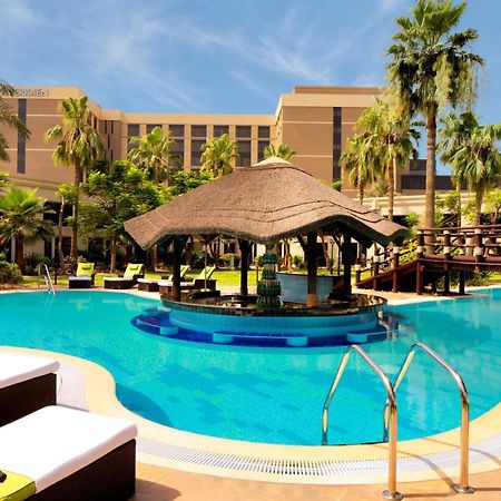 เลอ เมริเดียน ดูไบ โฮเต็ล แอนด์ คอนเฟอเรนซ์ เซ็นเตอร์ Hotel ภายนอก รูปภาพ