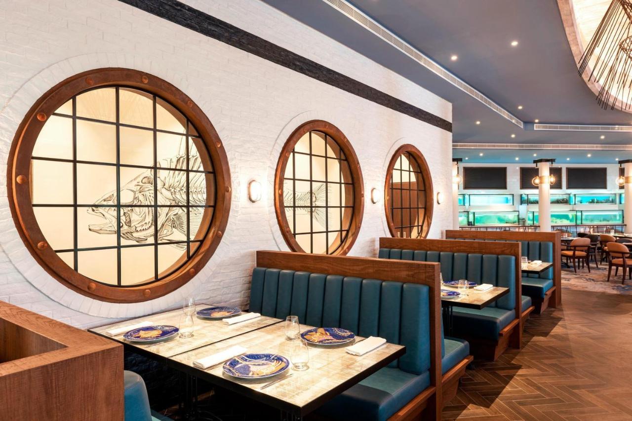 เลอ เมริเดียน ดูไบ โฮเต็ล แอนด์ คอนเฟอเรนซ์ เซ็นเตอร์ Hotel ภายนอก รูปภาพ Interior of a restaurant