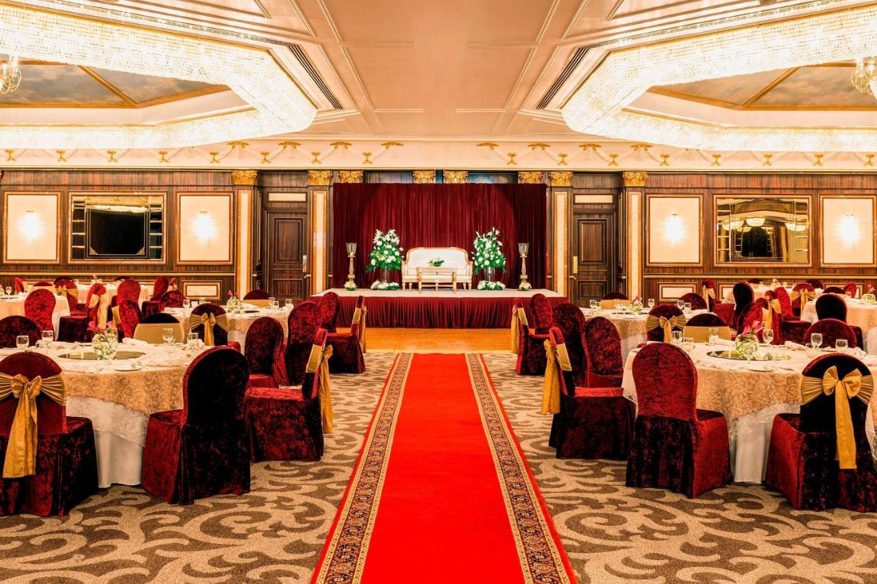 เลอ เมริเดียน ดูไบ โฮเต็ล แอนด์ คอนเฟอเรนซ์ เซ็นเตอร์ Hotel ภายนอก รูปภาพ The Grand Ballroom