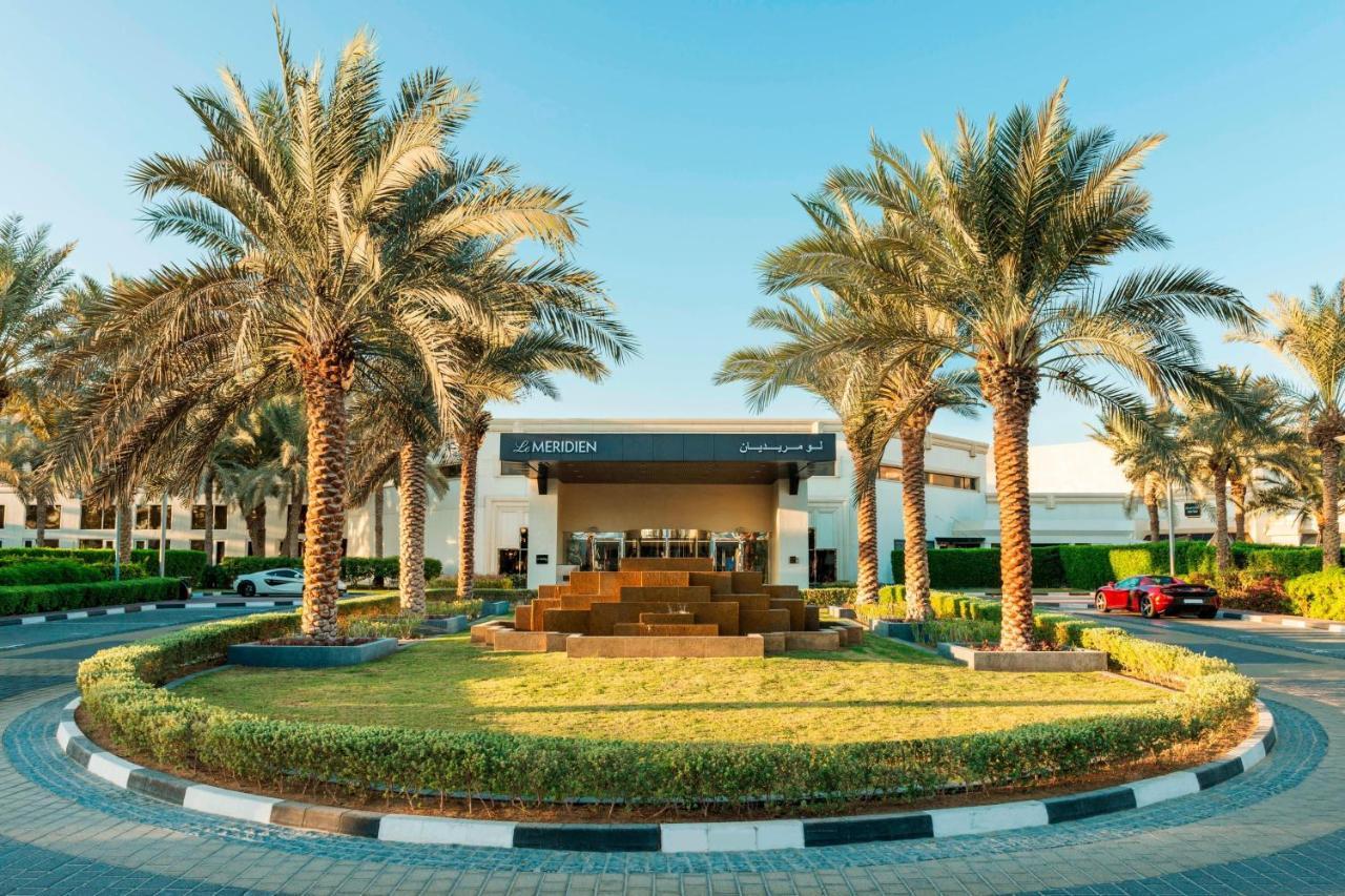 เลอ เมริเดียน ดูไบ โฮเต็ล แอนด์ คอนเฟอเรนซ์ เซ็นเตอร์ Hotel ภายนอก รูปภาพ Entrance of the hotel
