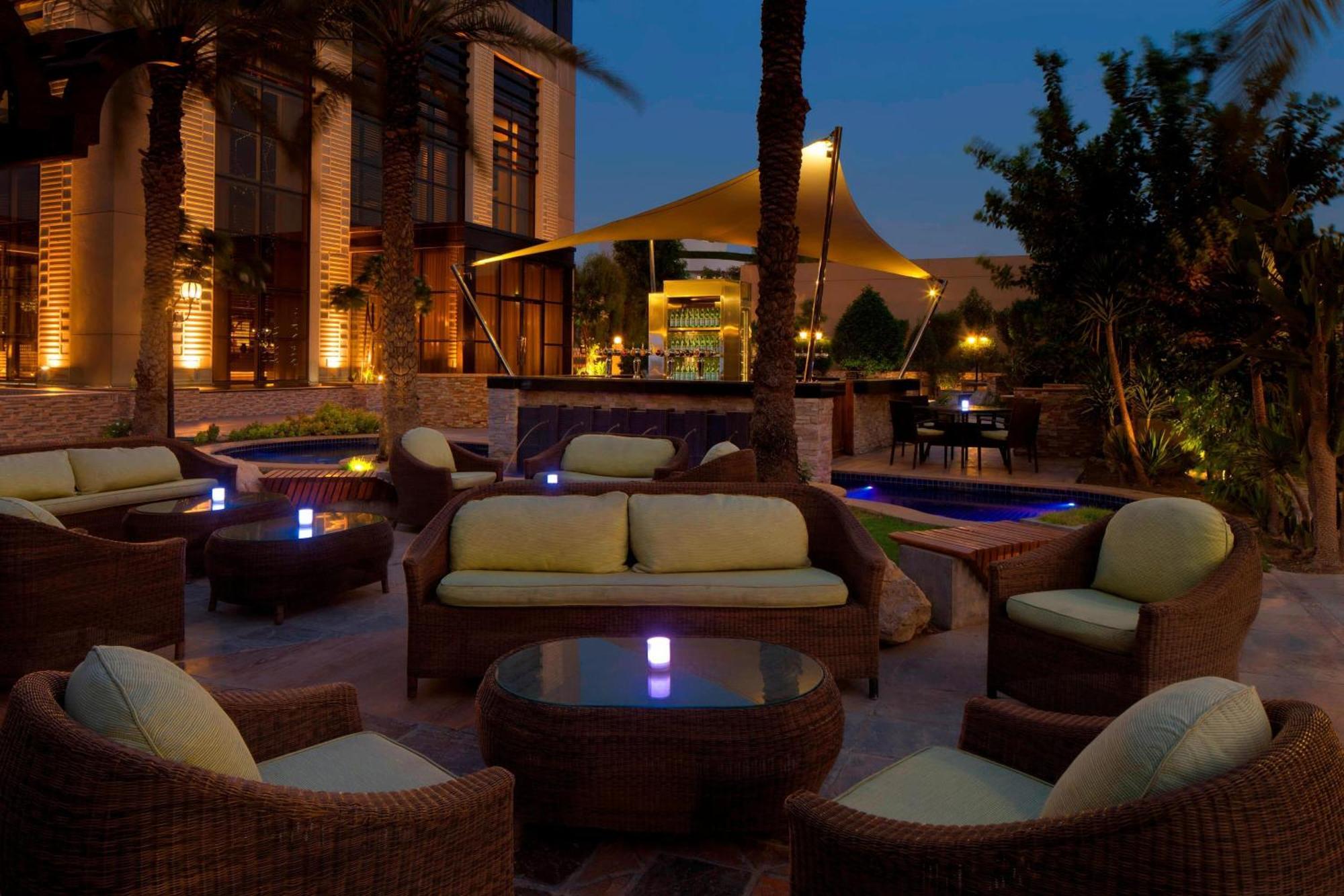 เลอ เมริเดียน ดูไบ โฮเต็ล แอนด์ คอนเฟอเรนซ์ เซ็นเตอร์ Hotel ภายนอก รูปภาพ The Westin Cairo