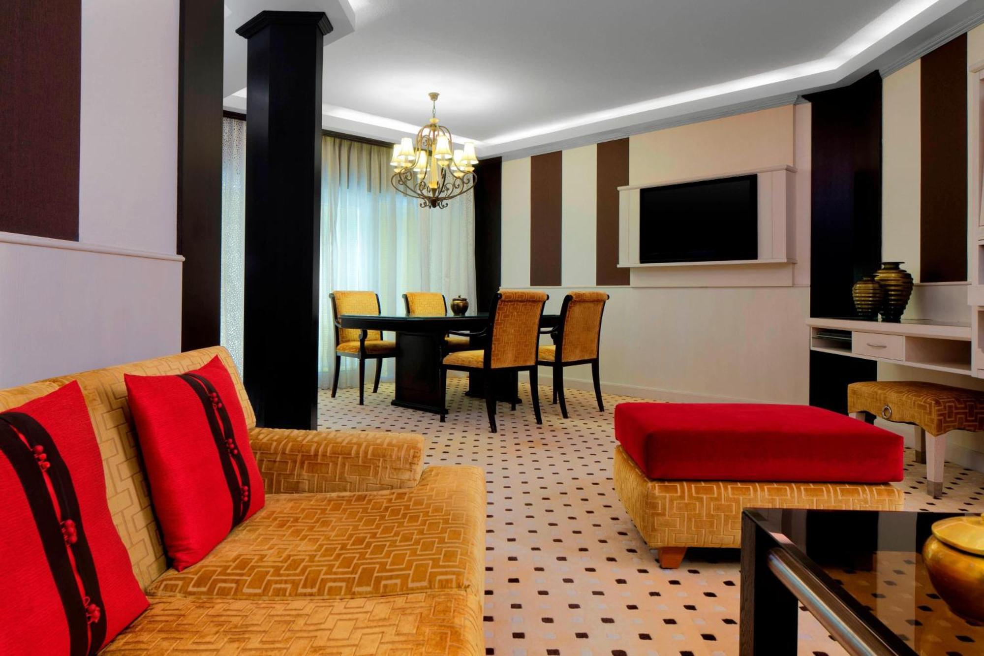 เลอ เมริเดียน ดูไบ โฮเต็ล แอนด์ คอนเฟอเรนซ์ เซ็นเตอร์ Hotel ภายนอก รูปภาพ Suite