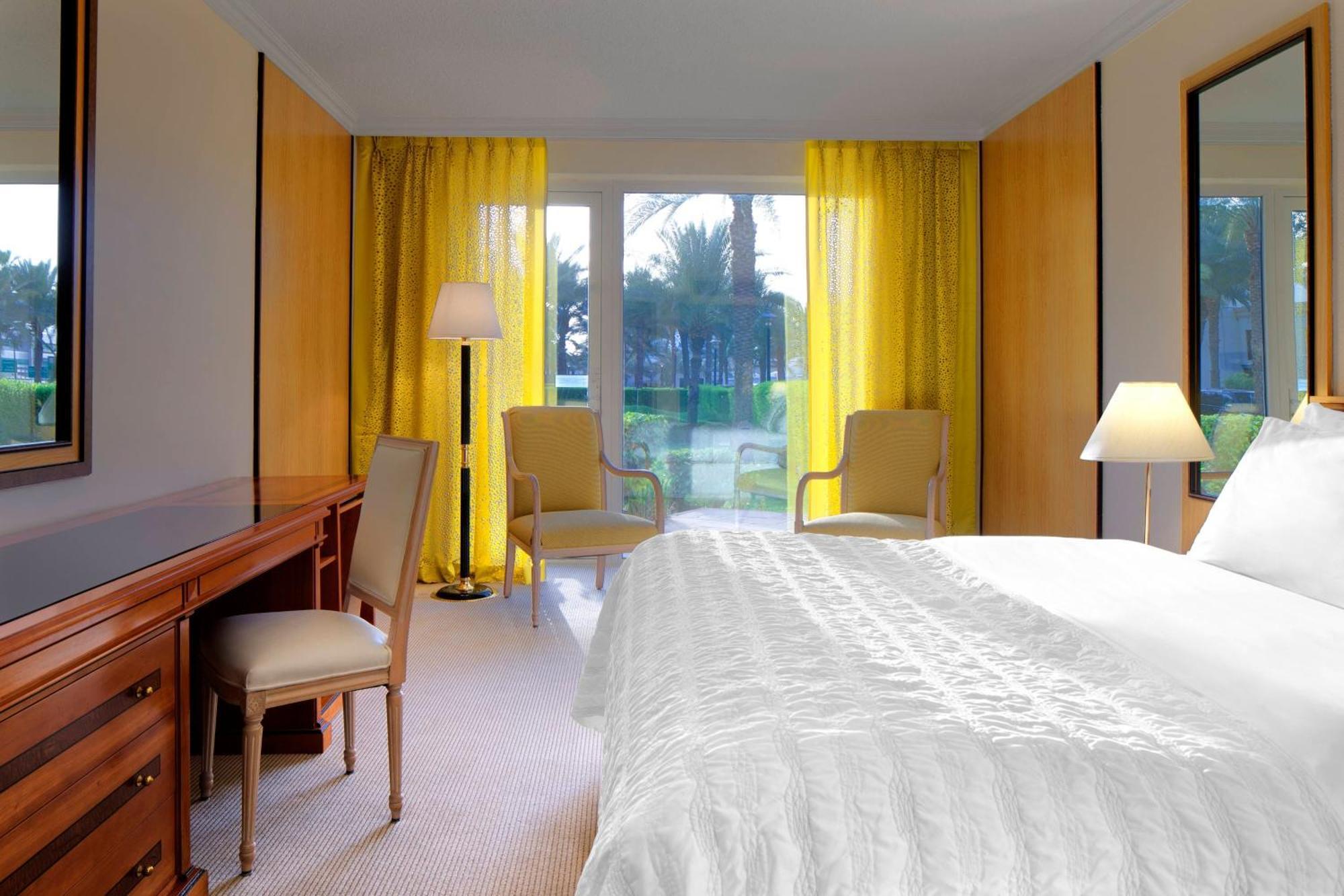 เลอ เมริเดียน ดูไบ โฮเต็ล แอนด์ คอนเฟอเรนซ์ เซ็นเตอร์ Hotel ภายนอก รูปภาพ A room at the Westin Palace, Madrid